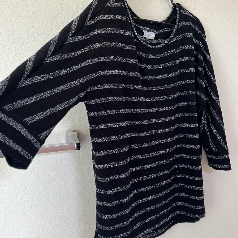 Lou & Grey light weight 3/4 sleeve sweater